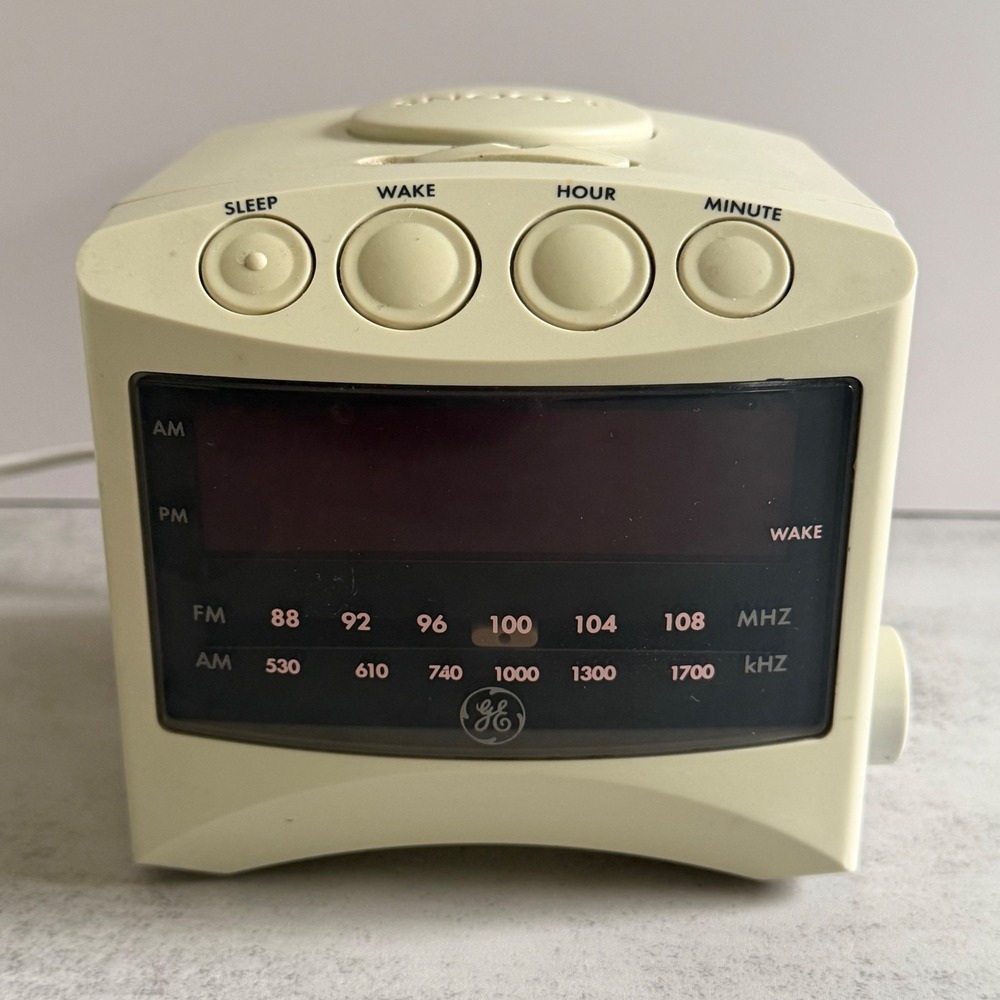 Vintage GE AM FM Clock Radio Cream Model 7-4806A Snooze Alarm Tabletop